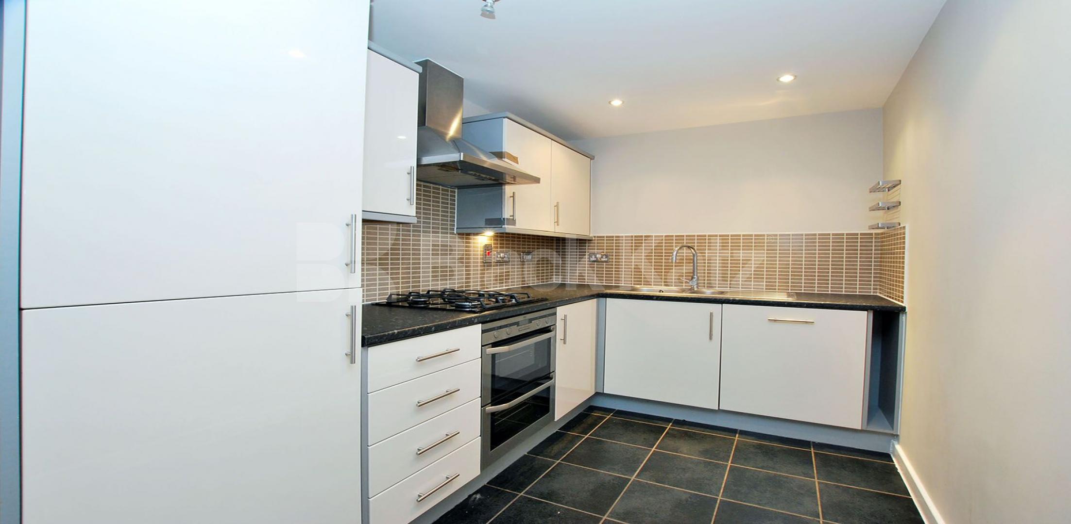 			HALF PRICE ADMIN FEE ! , 2 Bedroom, 1 bath, 1 reception Ground Floor Flat			 Gilson Place, Coppetts Road , Muswell Hill