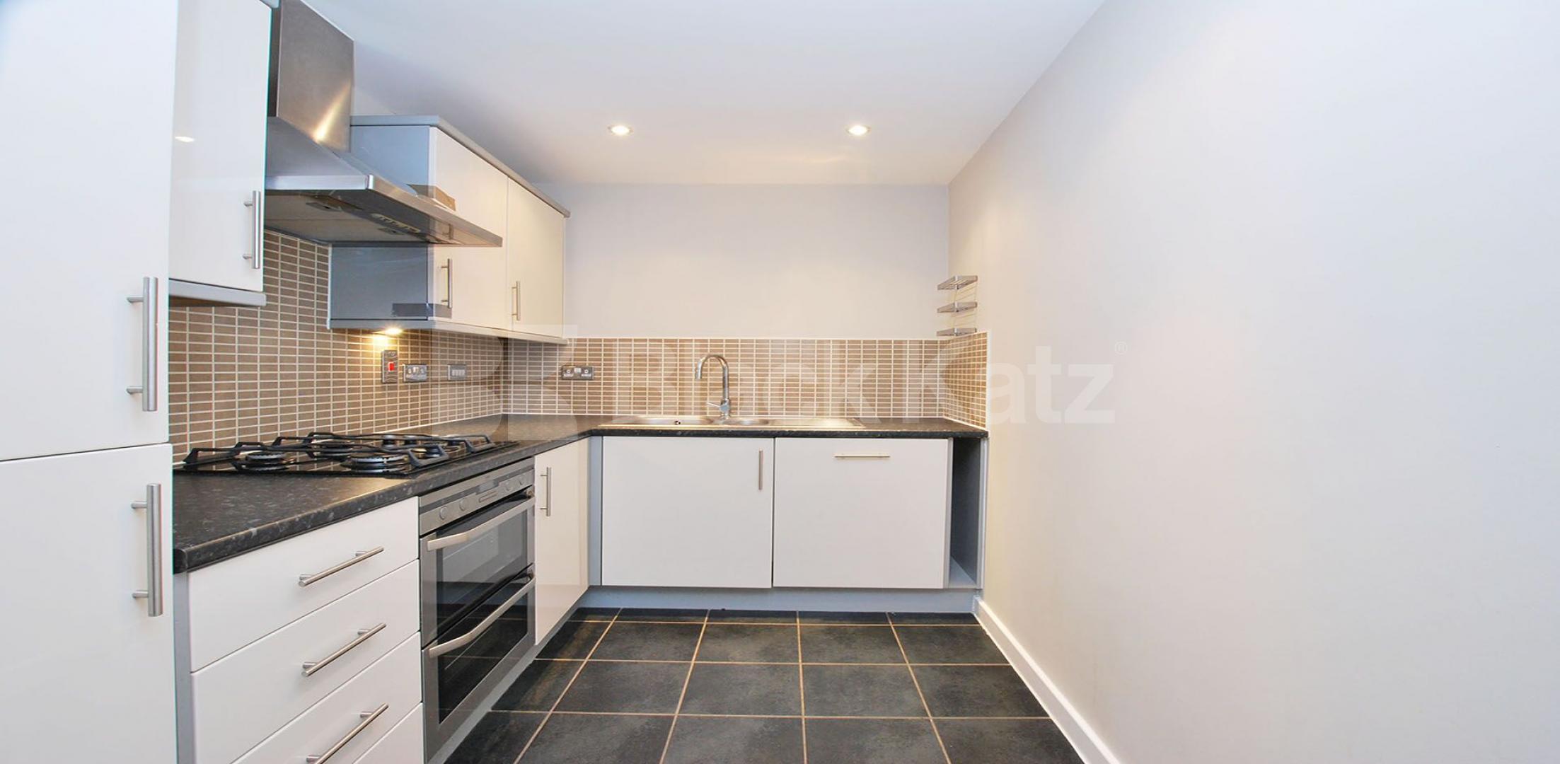 			HALF PRICE ADMIN FEE ! , 2 Bedroom, 1 bath, 1 reception Ground Floor Flat			 Gilson Place, Coppetts Road , Muswell Hill