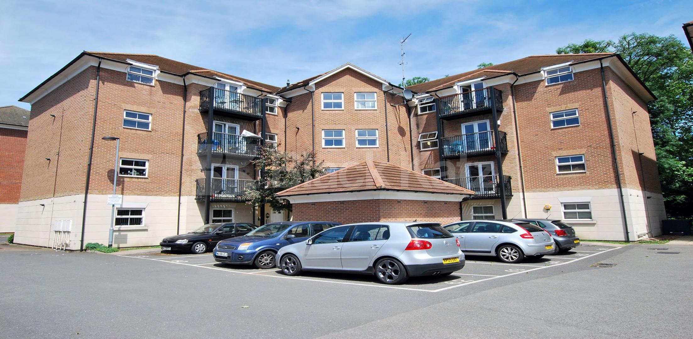 			HALF PRICE ADMIN FEE ! , 2 Bedroom, 1 bath, 1 reception Ground Floor Flat			 Gilson Place, Coppetts Road , Muswell Hill