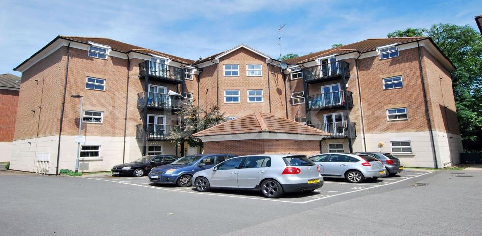 			HALF PRICE ADMIN FEE ! , 2 Bedroom, 1 bath, 1 reception Ground Floor Flat			 Gilson Place, Coppetts Road , Muswell Hill