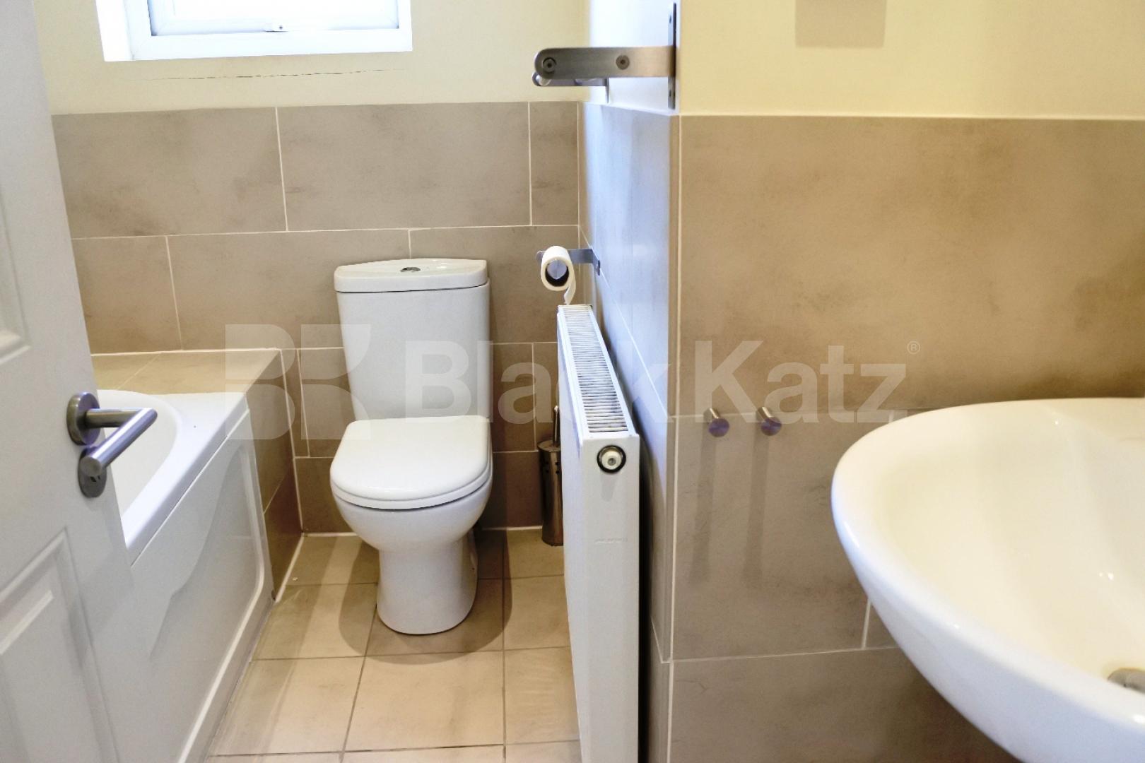 			Huge one bedroom flat in Crouch End, 1 Bedroom, 1 bath, 1 reception Flat			 Tottenham Lane, Crouch End