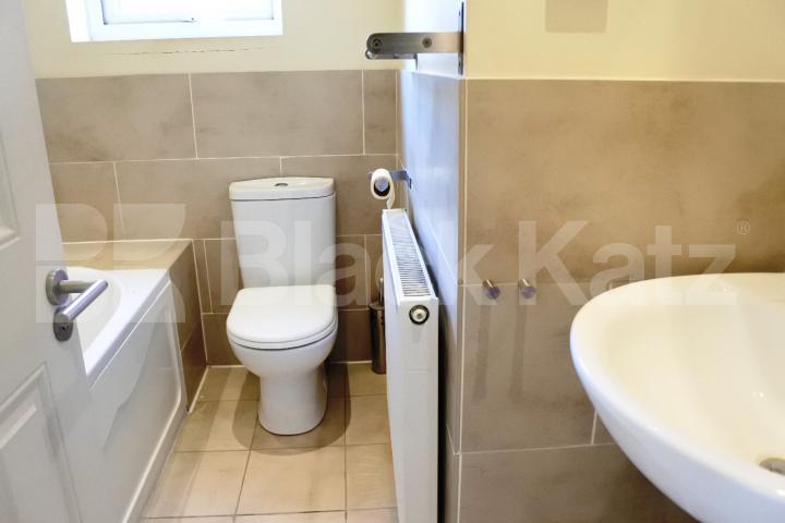 			Huge one bedroom flat in Crouch End, 1 Bedroom, 1 bath, 1 reception Flat			 Tottenham Lane, Crouch End