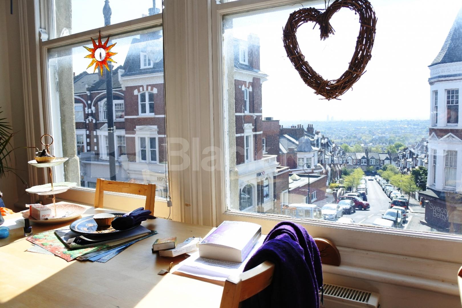 			Fabulous Views !, 2 Bedroom, 1 bath, 1 reception Flat			 Athenaeum Place, Muswell Hill