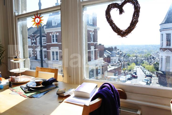 			Fabulous Views !, 2 Bedroom, 1 bath, 1 reception Flat			 Athenaeum Place, Muswell Hill