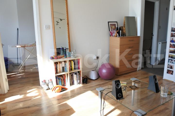 			Fabulous Views !, 2 Bedroom, 1 bath, 1 reception Flat			 Athenaeum Place, Muswell Hill