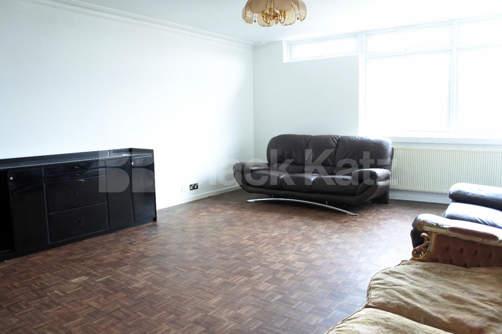 			November Special!!! No Admin Fees On This Property!!!, 3 Bedroom, 1 bath, 1 reception Flat			 Park Road, Crouch End