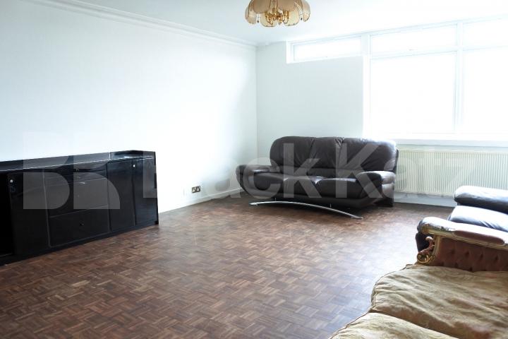 			November Special!!! No Admin Fees On This Property!!!, 3 Bedroom, 1 bath, 1 reception Flat			 Park Road, Crouch End