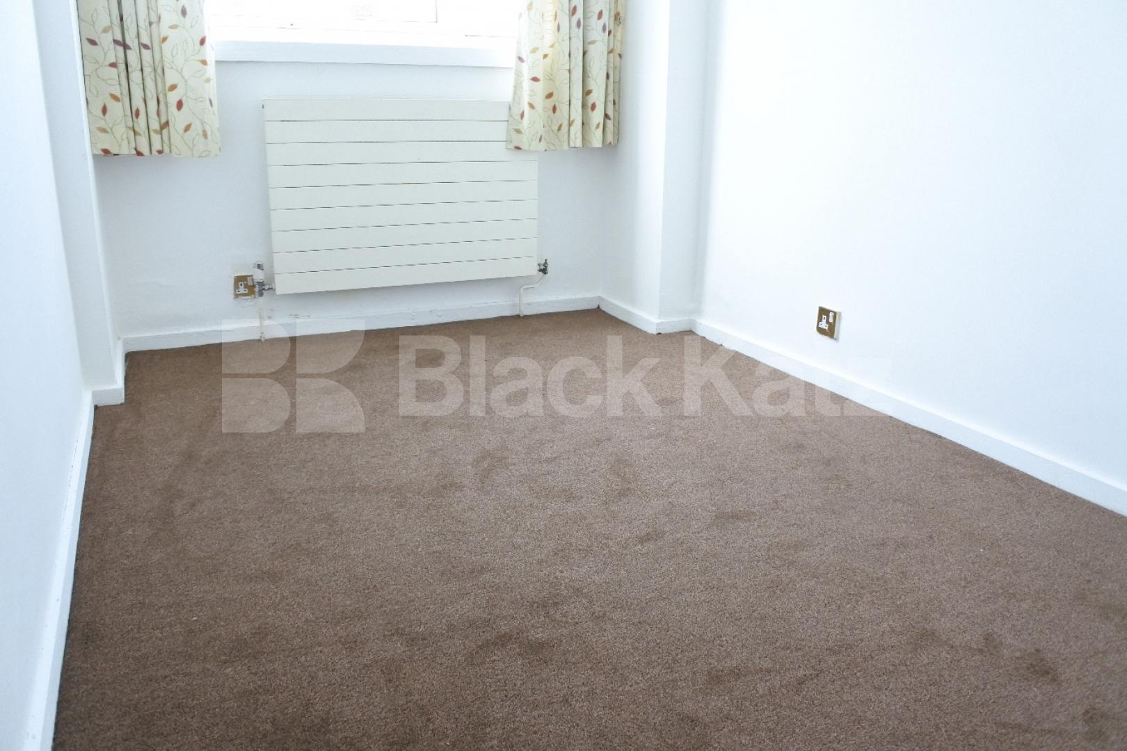 			November Special!!! No Admin Fees On This Property!!!, 3 Bedroom, 1 bath, 1 reception Flat			 Park Road, Crouch End