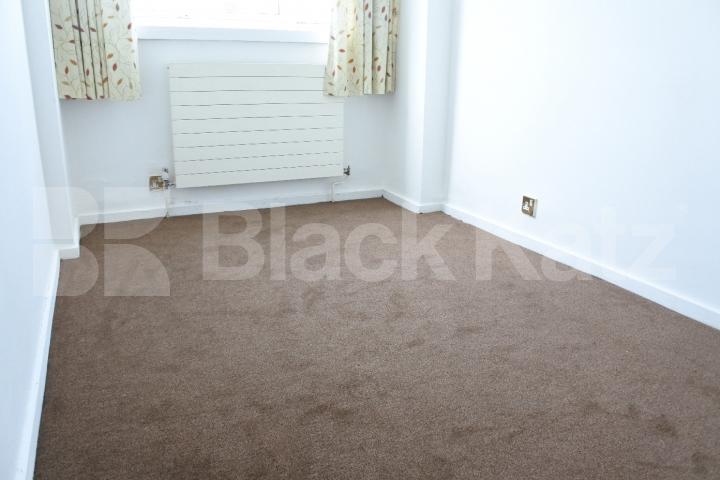			November Special!!! No Admin Fees On This Property!!!, 3 Bedroom, 1 bath, 1 reception Flat			 Park Road, Crouch End