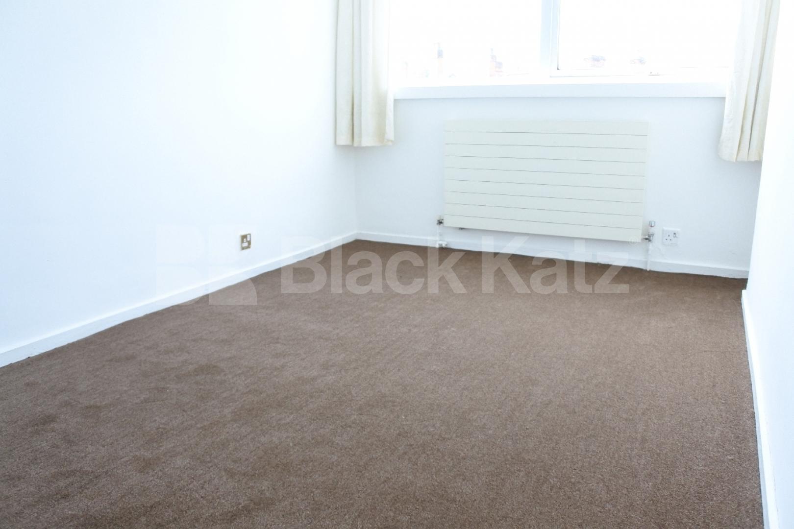 			November Special!!! No Admin Fees On This Property!!!, 3 Bedroom, 1 bath, 1 reception Flat			 Park Road, Crouch End