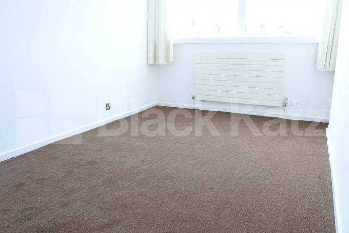 			November Special!!! No Admin Fees On This Property!!!, 3 Bedroom, 1 bath, 1 reception Flat			 Park Road, Crouch End