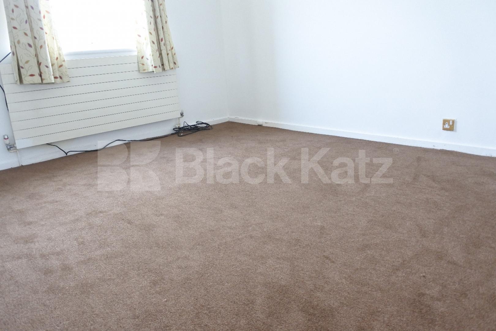 			November Special!!! No Admin Fees On This Property!!!, 3 Bedroom, 1 bath, 1 reception Flat			 Park Road, Crouch End