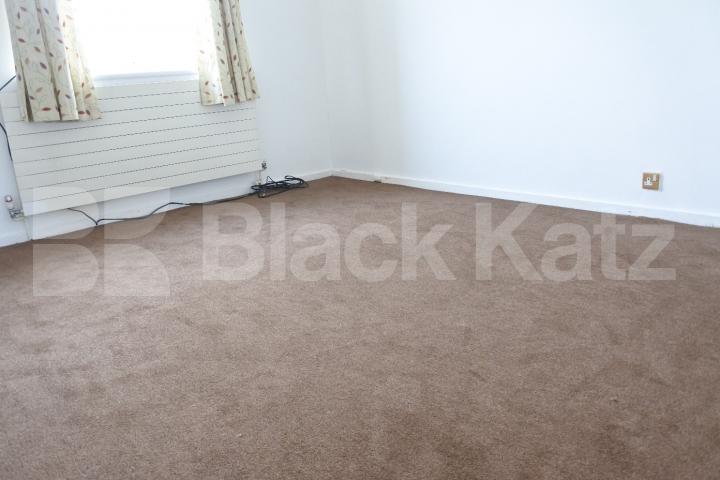 			November Special!!! No Admin Fees On This Property!!!, 3 Bedroom, 1 bath, 1 reception Flat			 Park Road, Crouch End