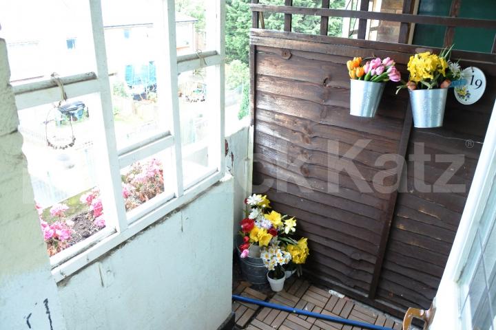 			Fantasic Two Double Bed Property With Balcony, 2 Bedroom, 1 bath, 1 reception Flat			 Boyton close, Crouch End