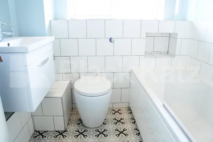 			Fantasic Two Double Bed Property With Balcony, 2 Bedroom, 1 bath, 1 reception Flat			 Boyton close, Crouch End