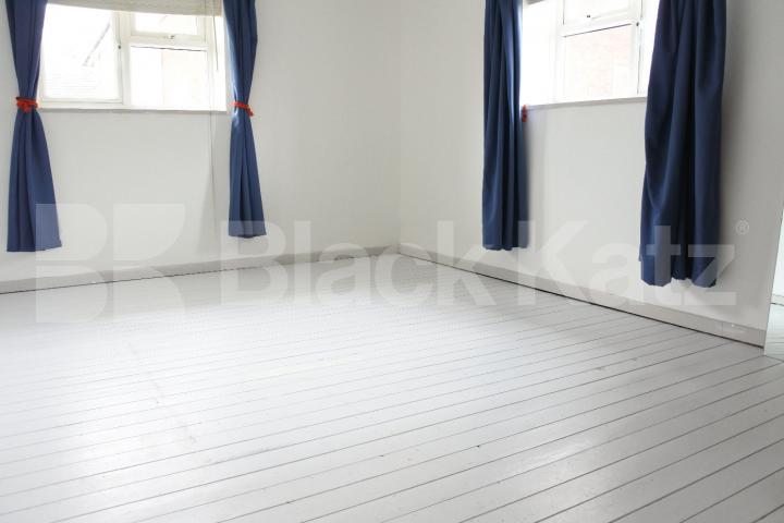 			Fantasic Two Double Bed Property With Balcony, 2 Bedroom, 1 bath, 1 reception Flat			 Boyton close, Crouch End