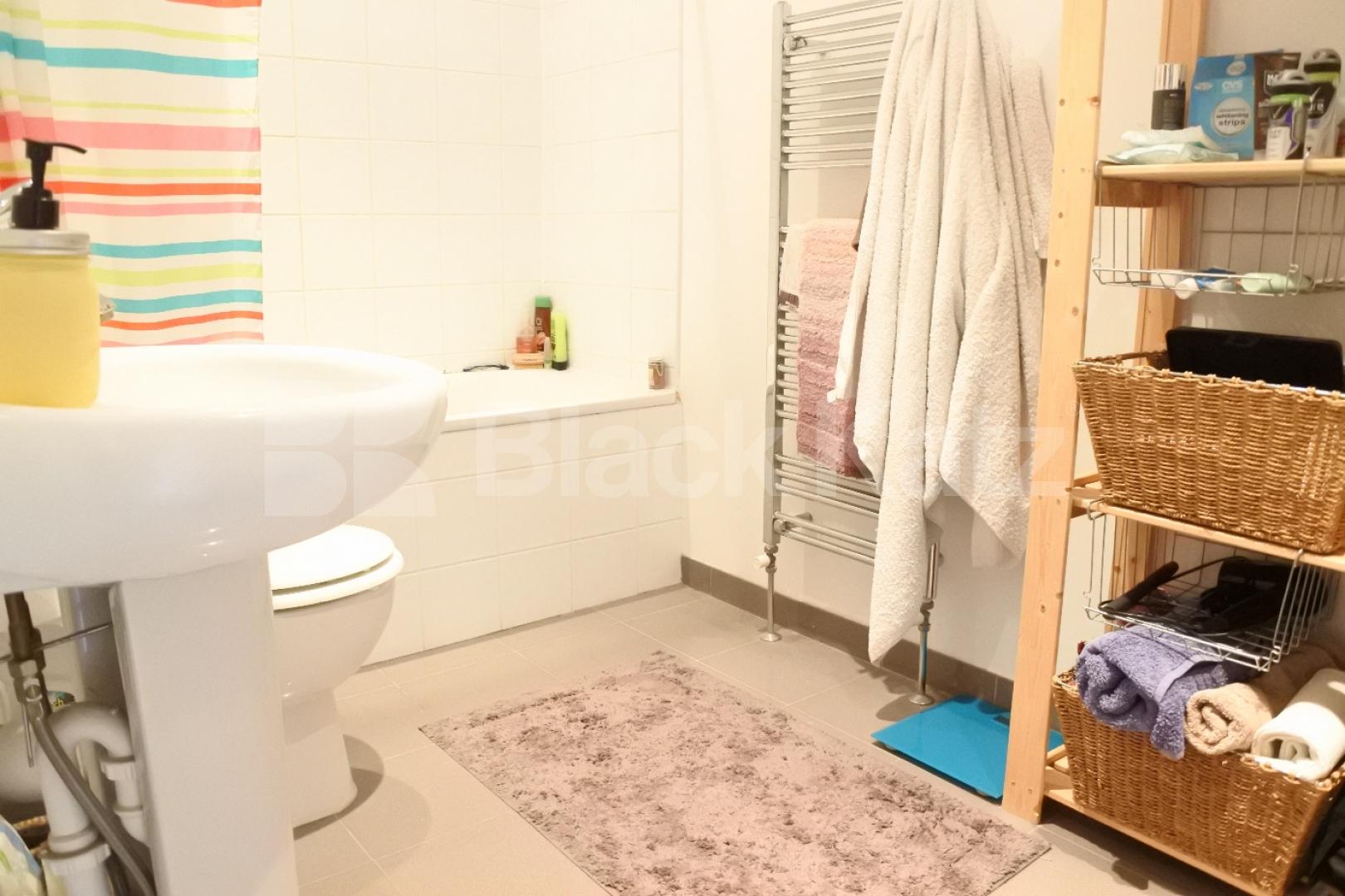 			Very Large Studio With Seperate Kitchen, Studio Apartment, 1 bath, 1 reception Studio			 Ferme Park Road, Crouch End