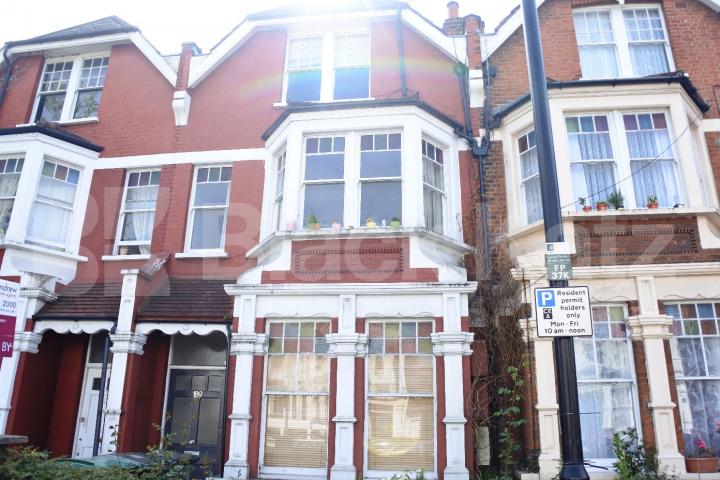 			Very Large Studio With Seperate Kitchen, Studio Apartment, 1 bath, 1 reception Studio			 Ferme Park Road, Crouch End