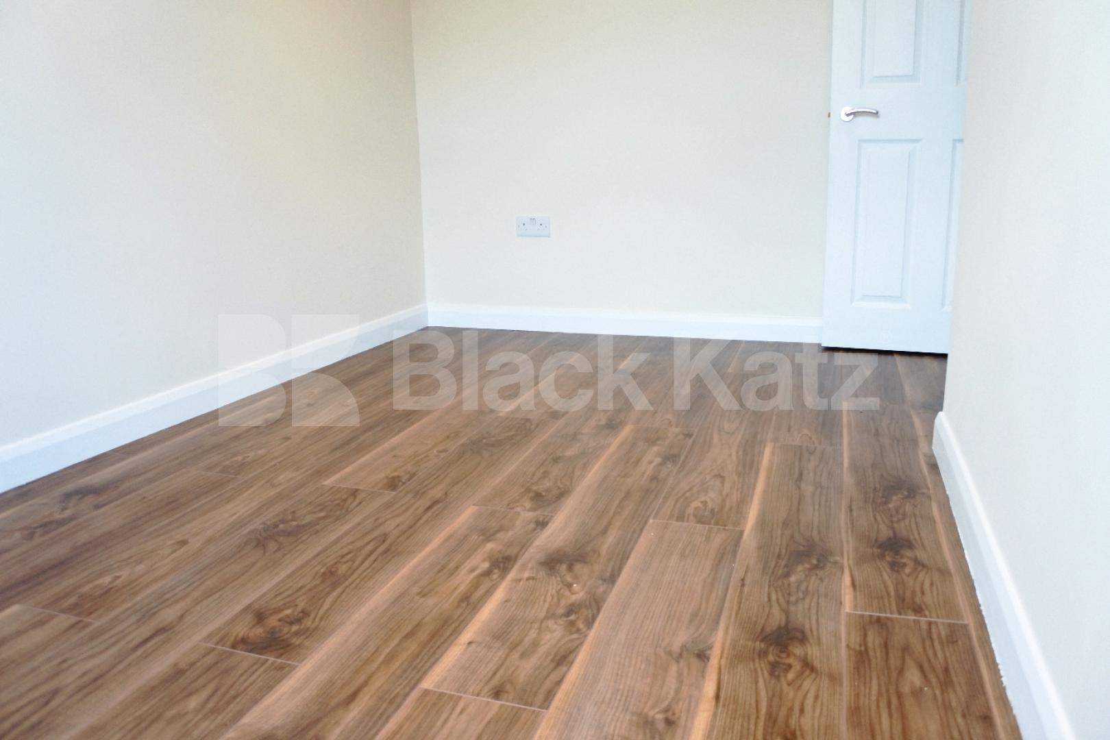 			Stunning top floor property with roof terrace !, 2 Bedroom, 1 bath, 1 reception Flat			 High Street, Hornsey/Crouch End