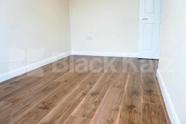 			Stunning top floor property with roof terrace !, 2 Bedroom, 1 bath, 1 reception Flat			 High Street, Hornsey/Crouch End