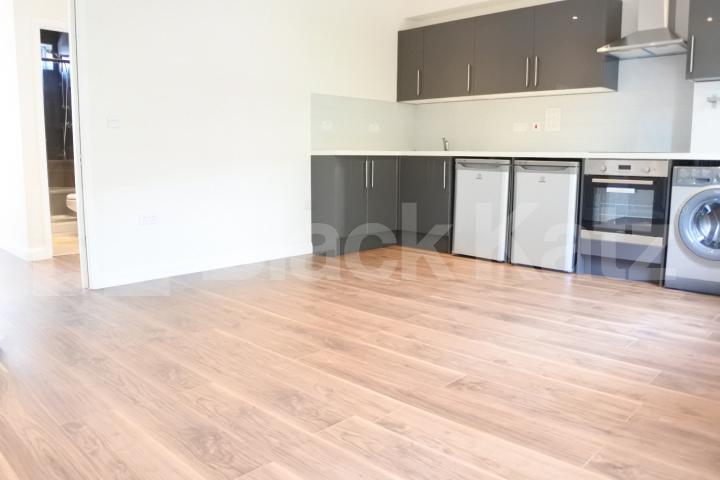 			Stunning top floor property with roof terrace !, 2 Bedroom, 1 bath, 1 reception Flat			 High Street, Hornsey/Crouch End