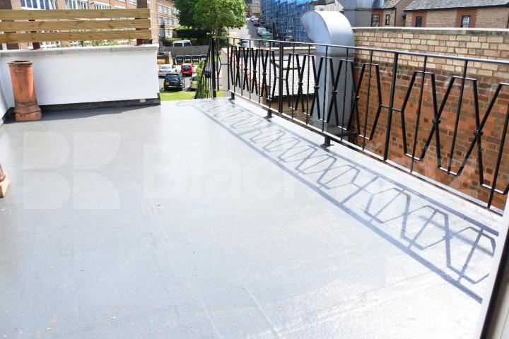 			Stunning top floor property with roof terrace !, 2 Bedroom, 1 bath, 1 reception Flat			 High Street, Hornsey/Crouch End