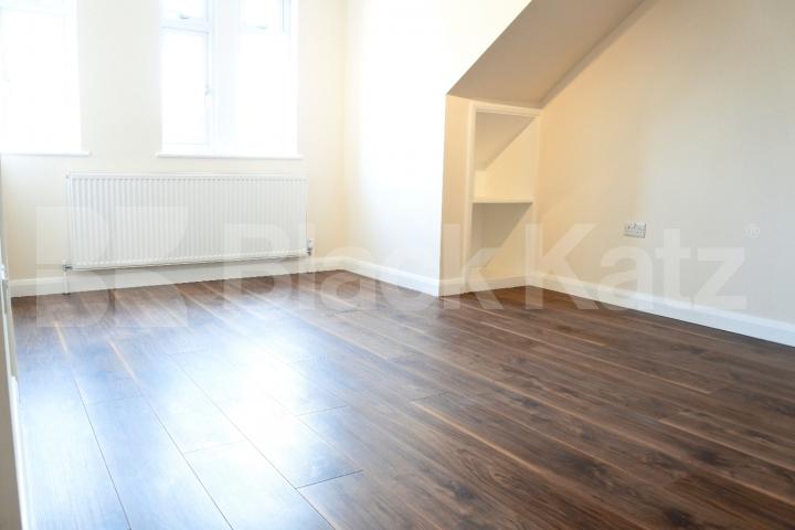 			Stunning top floor property with roof terrace !, 2 Bedroom, 1 bath, 1 reception Flat			 High Street, Hornsey/Crouch End