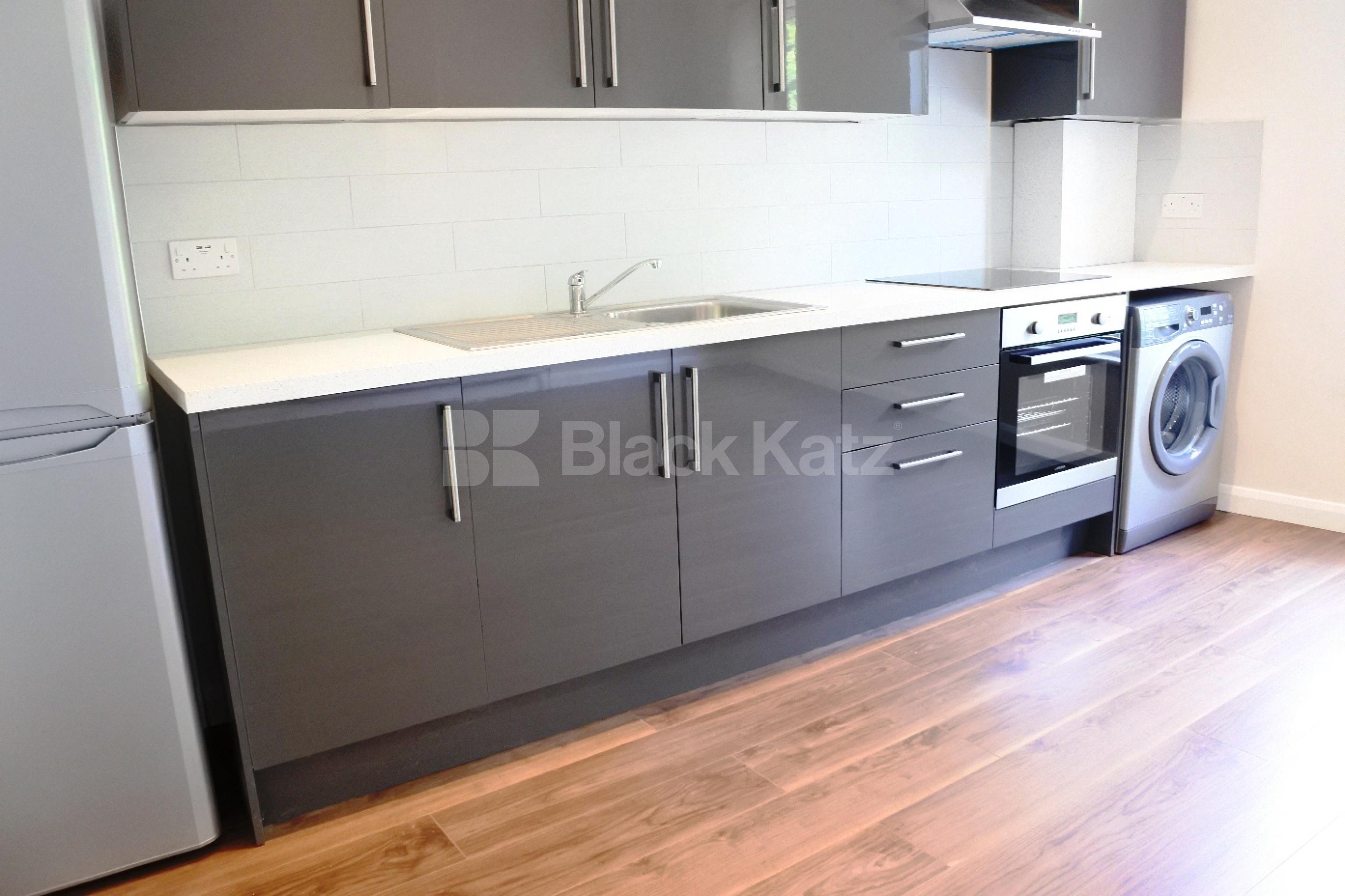 			Great newly refurbished property with roof terrace, 1 Bedroom, 1 bath, 1 reception Flat			 High Street, Hornsey/Crouch End N8