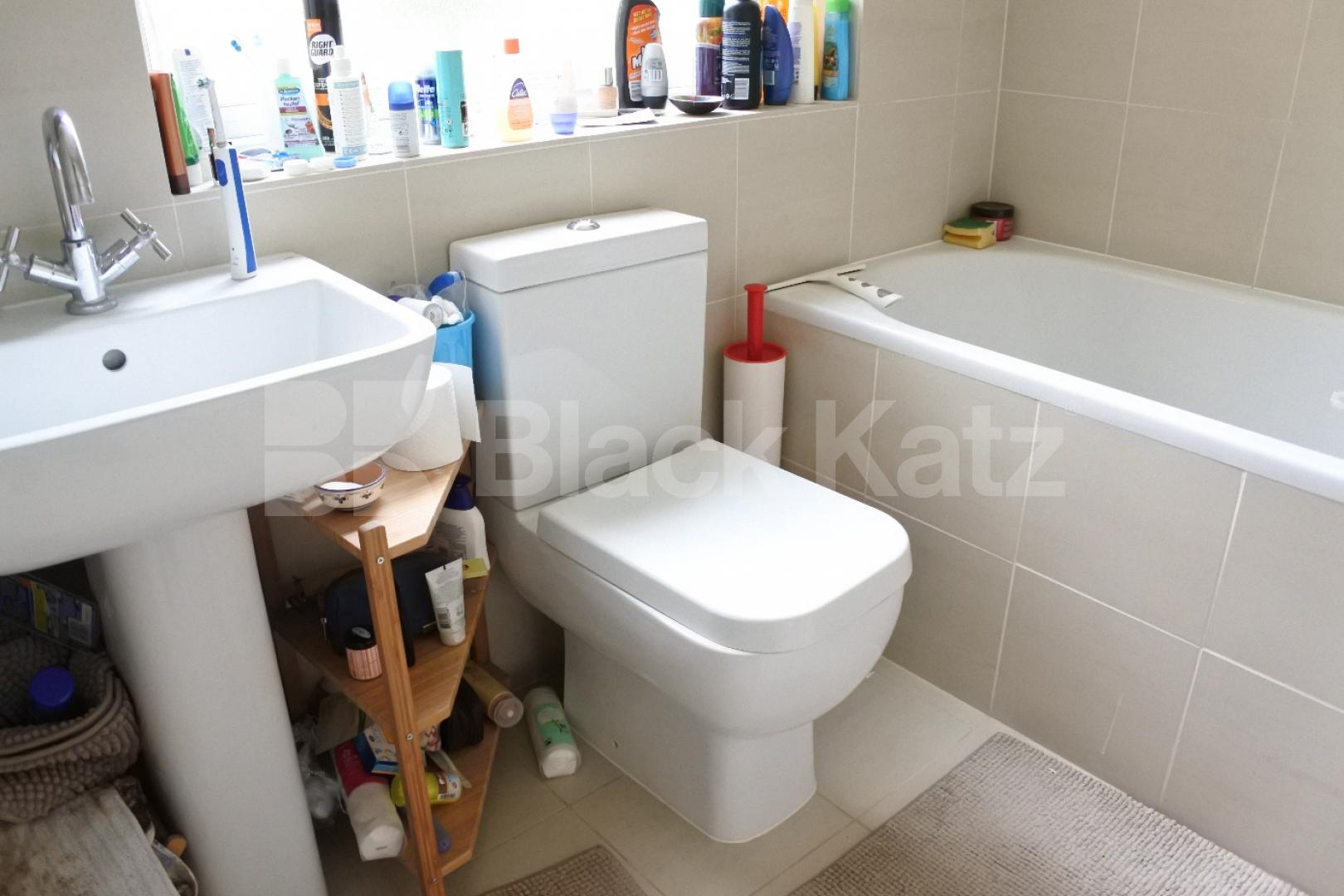 			Very Large One Bed Property ! , 1 Bedroom, 1 bath, 1 reception Flat			 Crouch End Hill, Crouch End