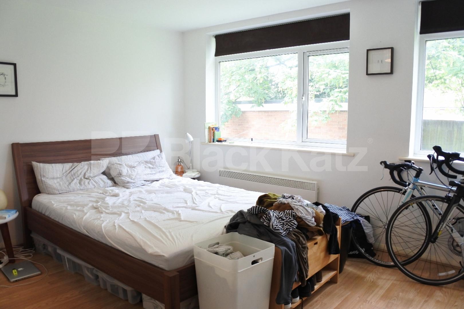 			Very Large One Bed Property ! , 1 Bedroom, 1 bath, 1 reception Flat			 Crouch End Hill, Crouch End