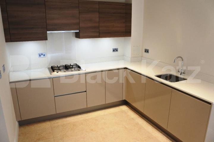 			FANSTASTIC NEW INSTRUCTION!, 3 Bedroom, 1 bath, 1 reception Apartment			 Truro Place, Palmers Green 