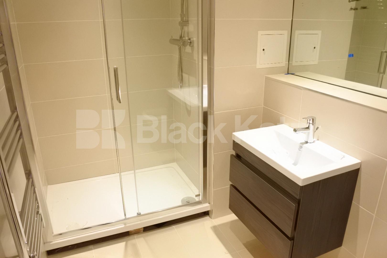 			FANSTASTIC NEW INSTRUCTION!, 3 Bedroom, 1 bath, 1 reception Apartment			 Truro Place, Palmers Green 