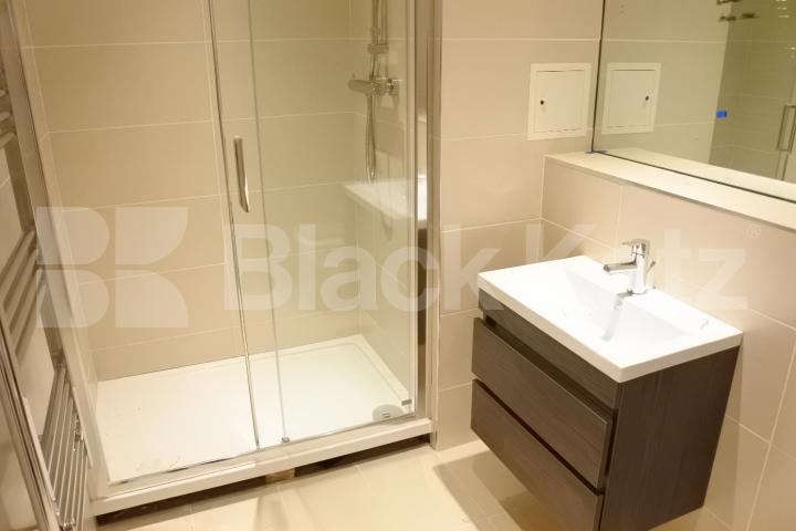 			FANSTASTIC NEW INSTRUCTION!, 3 Bedroom, 1 bath, 1 reception Apartment			 Truro Place, Palmers Green 