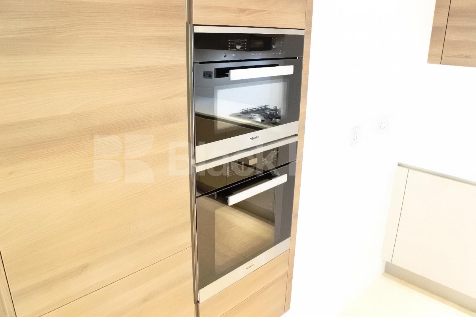 			FANSTASTIC NEW INSTRUCTION!, 3 Bedroom, 1 bath, 1 reception Apartment			 Truro Place, Palmers Green 