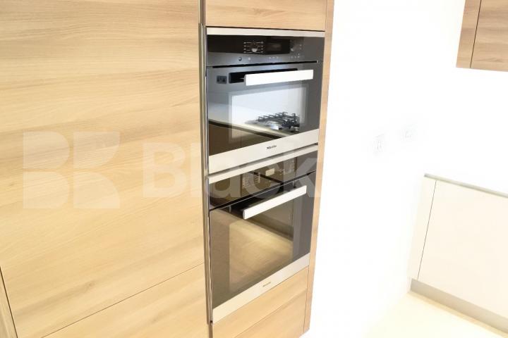 			FANSTASTIC NEW INSTRUCTION!, 3 Bedroom, 1 bath, 1 reception Apartment			 Truro Place, Palmers Green 