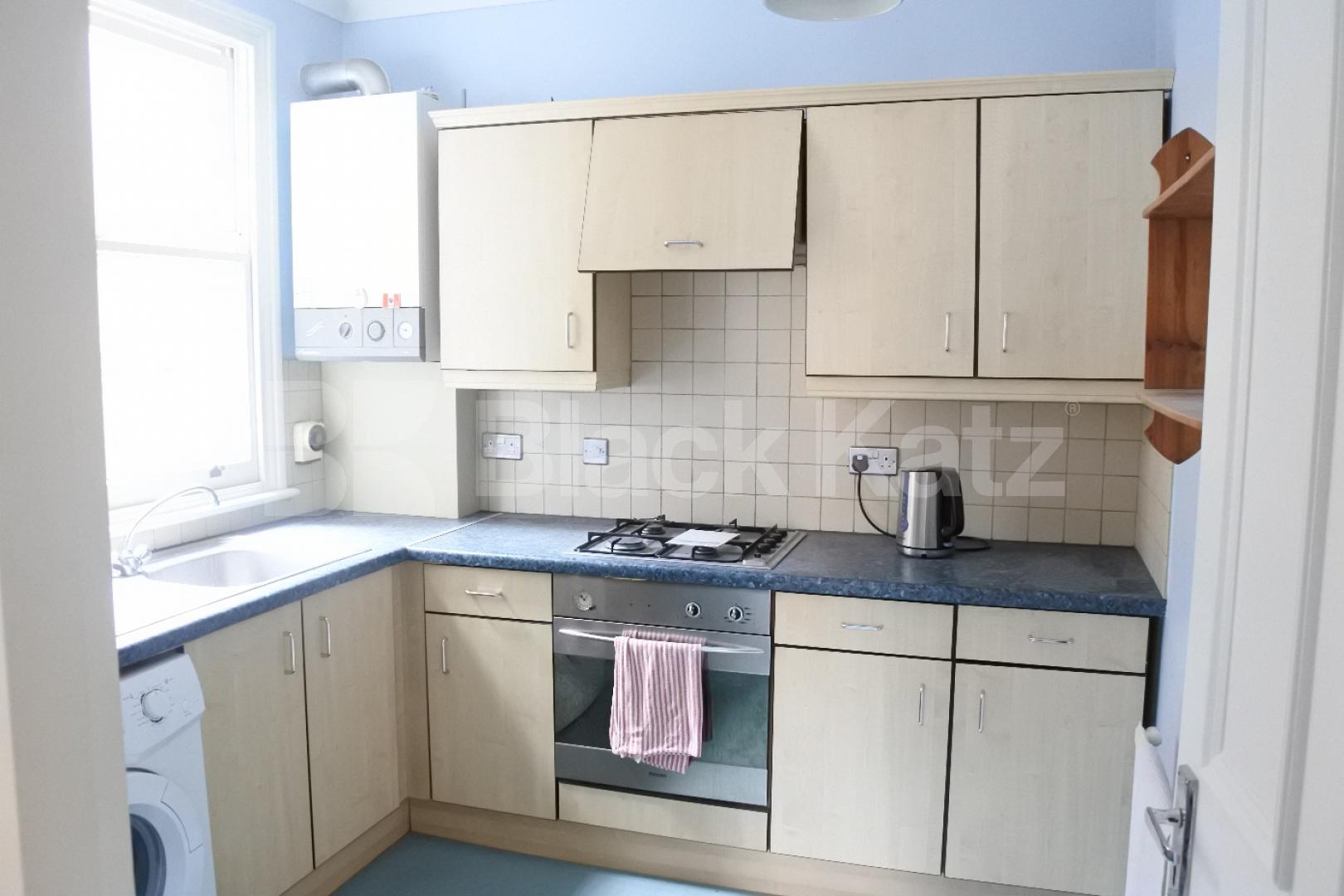			2 Bedroom, 1 bath, 1 reception Flat			 Ferme Park Road, Crouch End