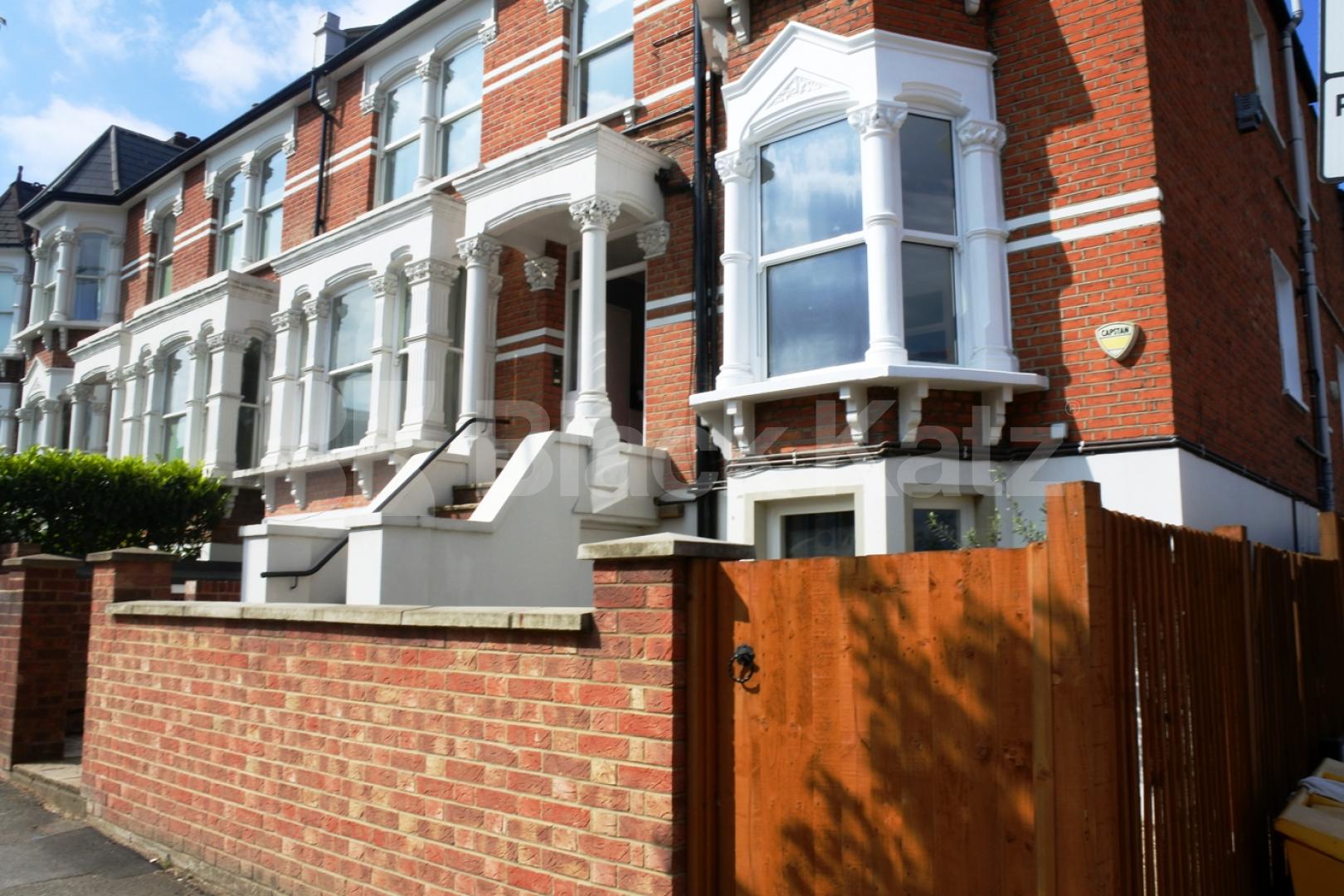 			2 Bedroom, 1 bath, 1 reception Flat			 Ferme Park Road, Crouch End