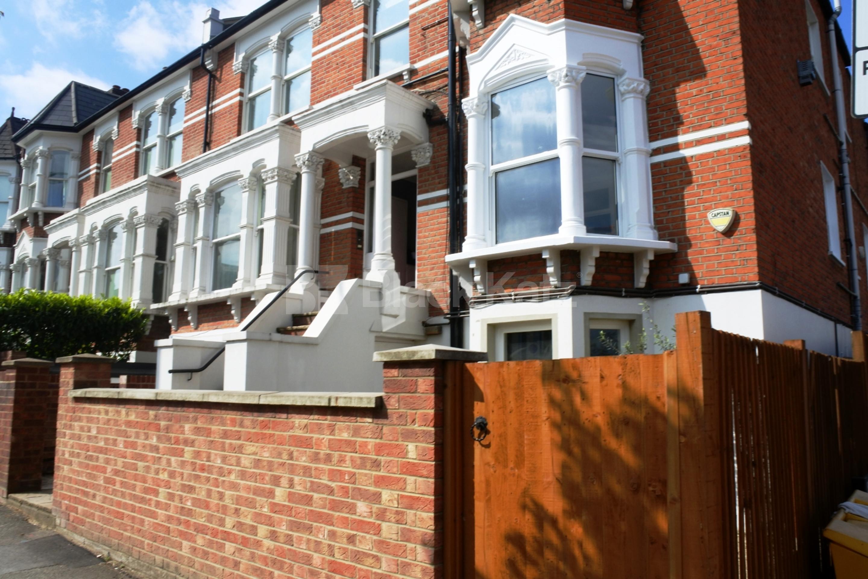 			2 Bedroom, 1 bath, 1 reception Flat			 Ferme Park Road, Crouch End N8