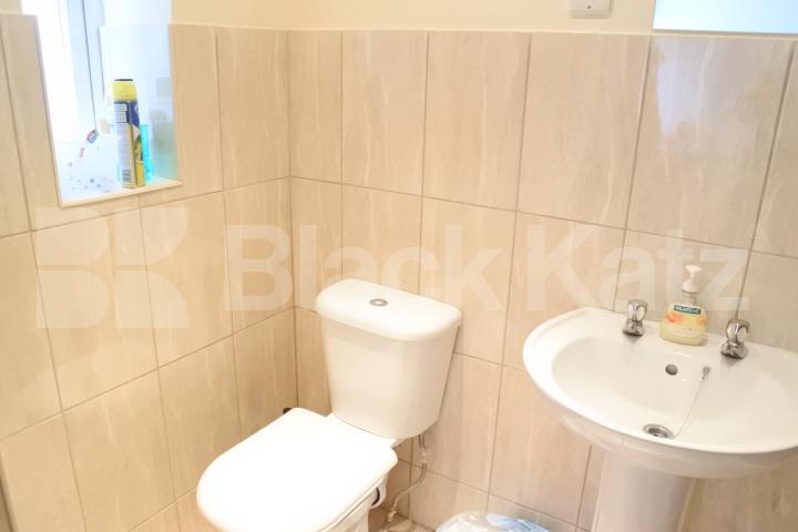 			Great 3 bedroom flat in Wood Green , 3 Bedroom, 1 bath, 1 reception Flat			 High Road, Wood Green