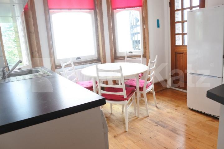 			3 Bedroom, 1 bath, 1 reception Flat			 Fortis Green Road, Muswell Hill