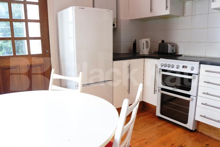 			3 Bedroom, 1 bath, 1 reception Flat			 Fortis Green Road, Muswell Hill