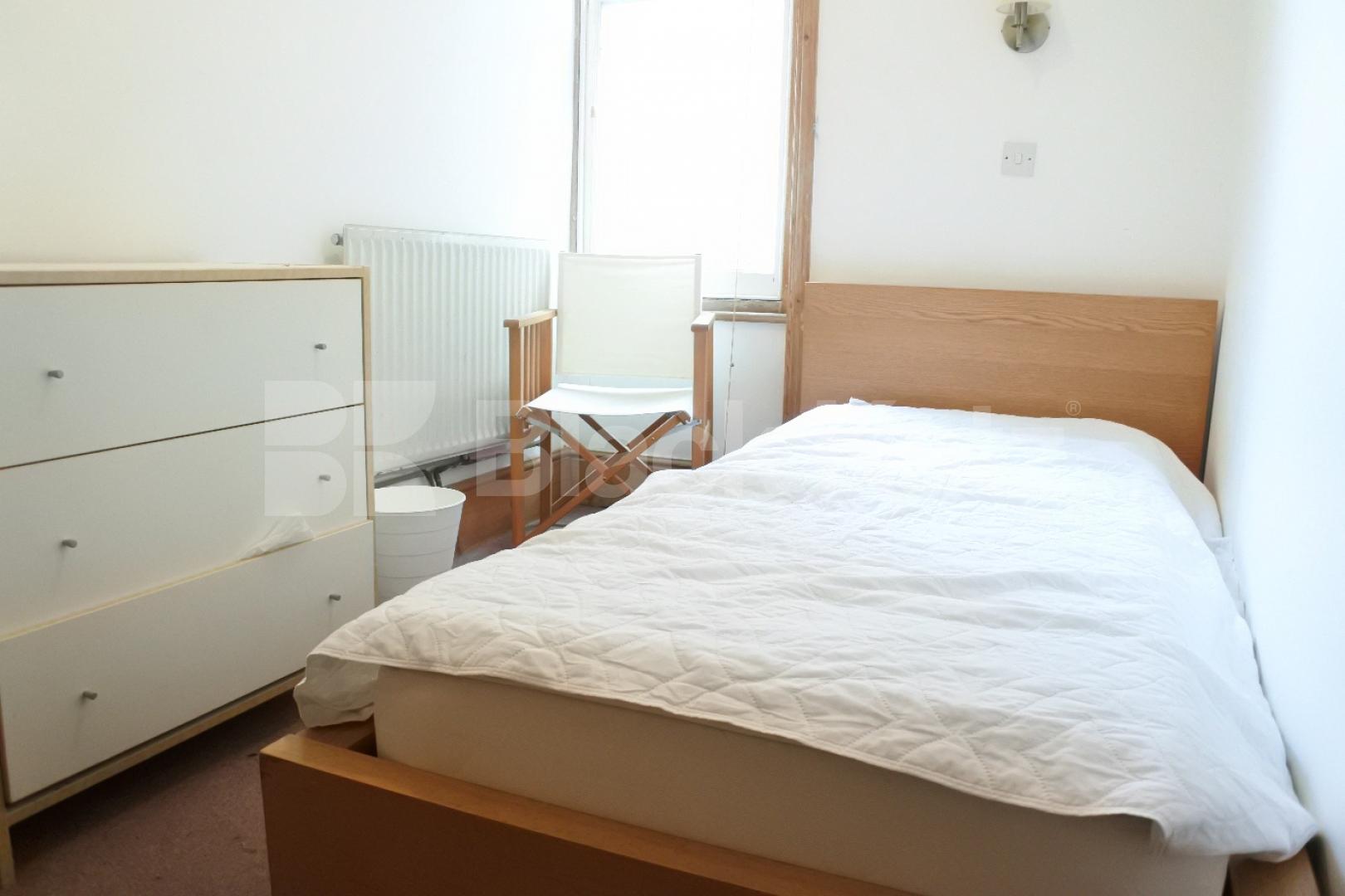 			3 Bedroom, 1 bath, 1 reception Flat			 Fortis Green Road, Muswell Hill