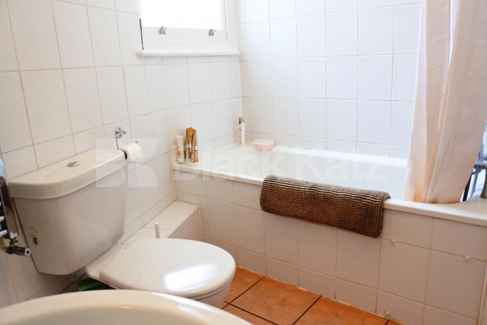 			Amazing Two Bed Property !, 2 Bedroom, 1 bath, 1 reception Apartment			 Muswell Hill Broadway, Muswell Hill