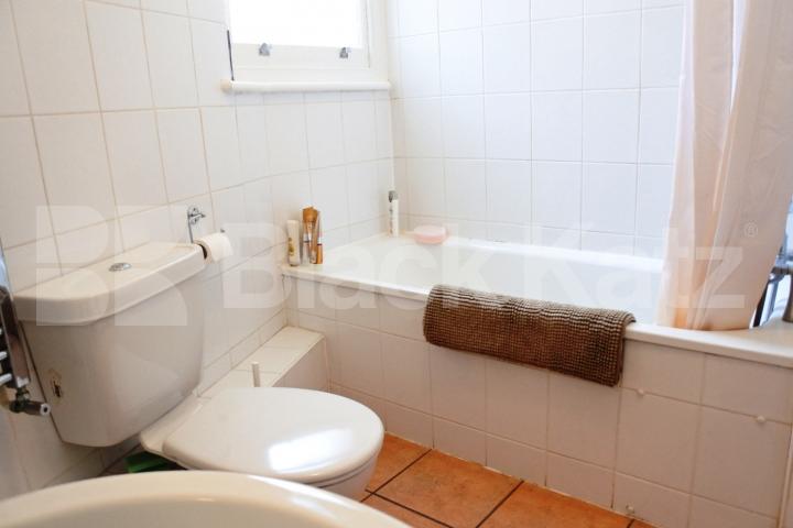 			Amazing Two Bed Property !, 2 Bedroom, 1 bath, 1 reception Apartment			 Muswell Hill Broadway, Muswell Hill