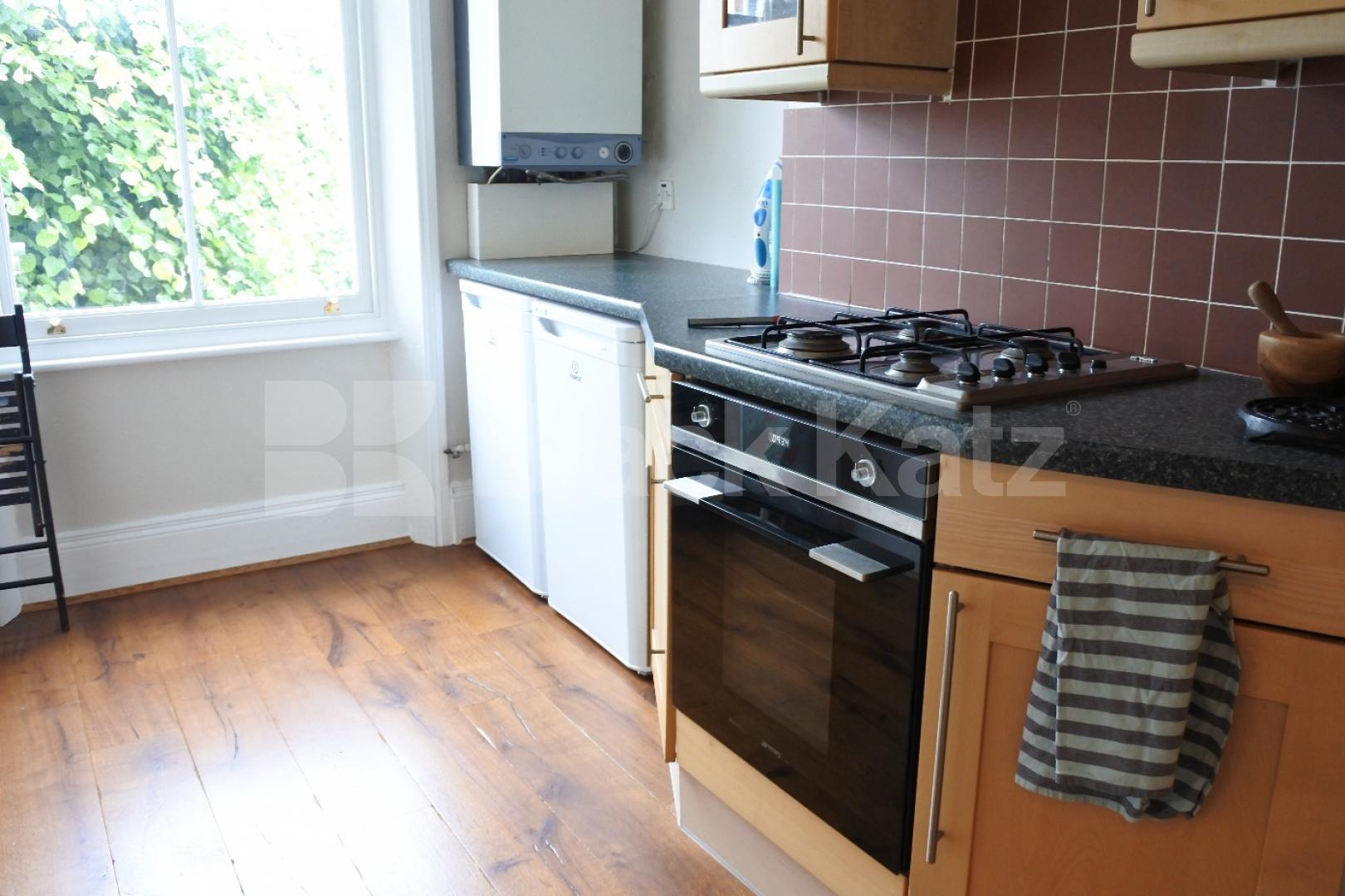 			Stunning new instruction, 2 Bedroom, 1 bath, 1 reception Flat			 Ridge road, Crouch End