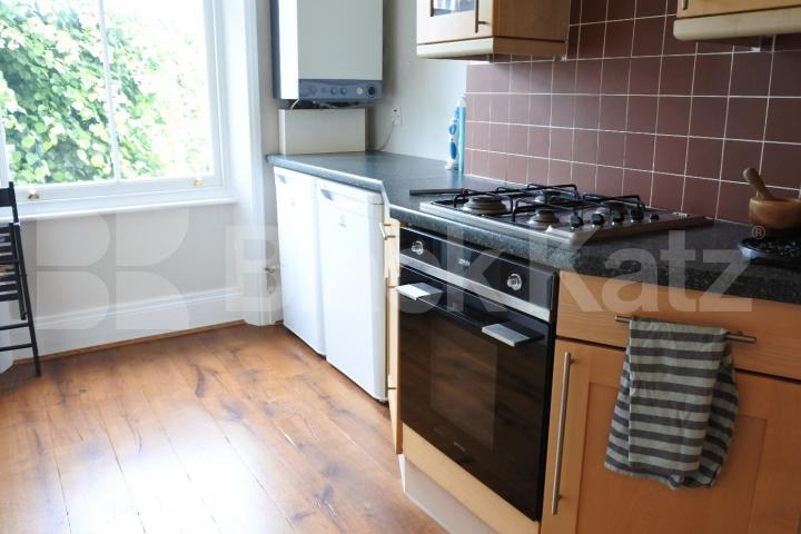 			Stunning new instruction, 2 Bedroom, 1 bath, 1 reception Flat			 Ridge road, Crouch End