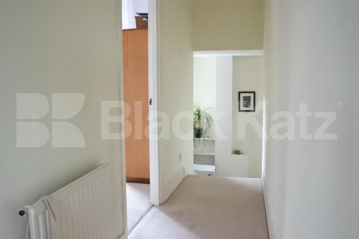 			Stunning new instruction, 2 Bedroom, 1 bath, 1 reception Flat			 Ridge road, Crouch End