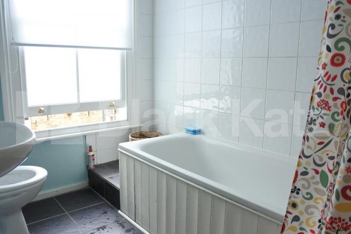 			Stunning new instruction, 2 Bedroom, 1 bath, 1 reception Flat			 Ridge road, Crouch End