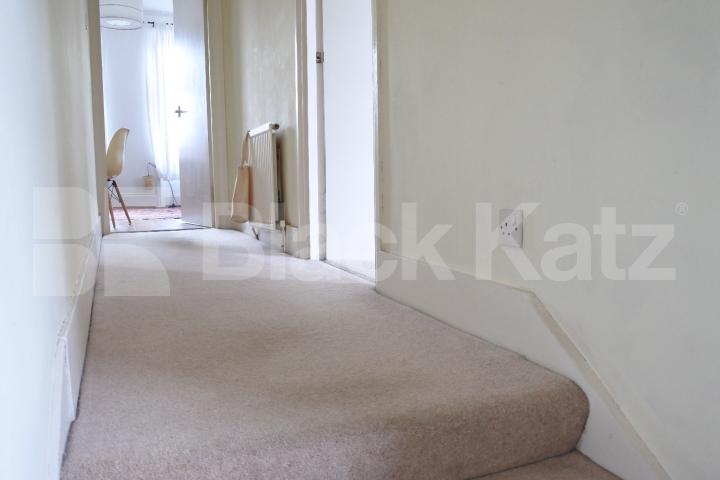 			Stunning new instruction, 2 Bedroom, 1 bath, 1 reception Flat			 Ridge road, Crouch End