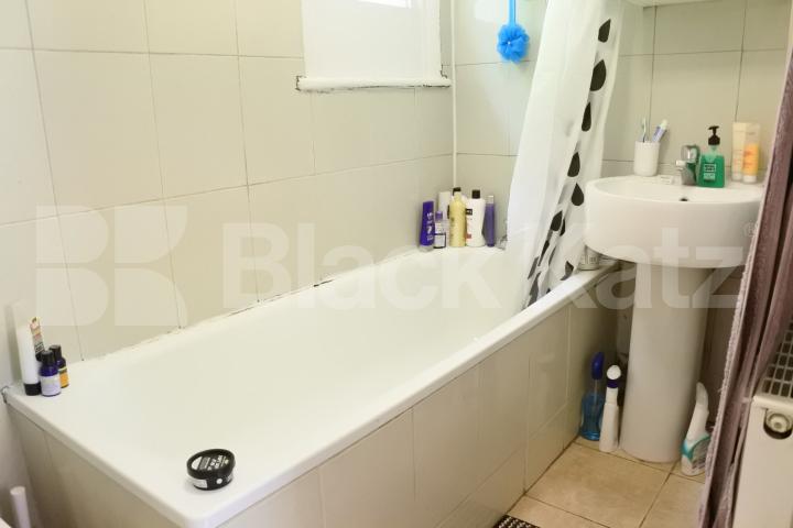 			1 Bedroom, 1 bath, 1 reception Flat			 Muswell Avenue, MUSWELL HILL